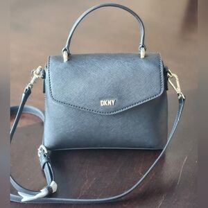 DKNY Top handle Peppa Th xbody saf black handbag mini purse classical style bag